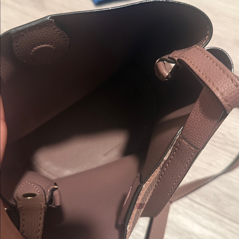Authentic Burberry Bucket Purse - Picture 5 of 6